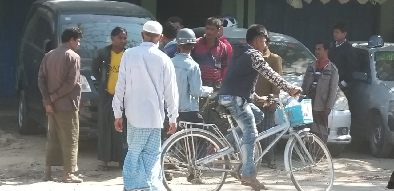 Maungdaw Traffic police extorting money
