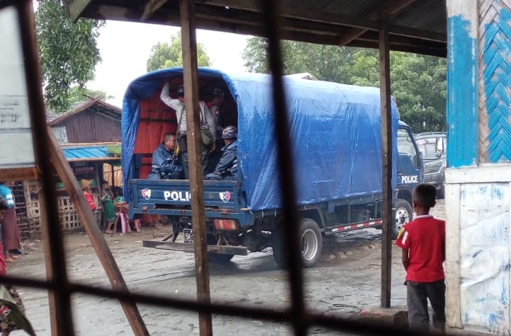 Authorities came into Pa Laung Pyin refugee camp in Sittwe