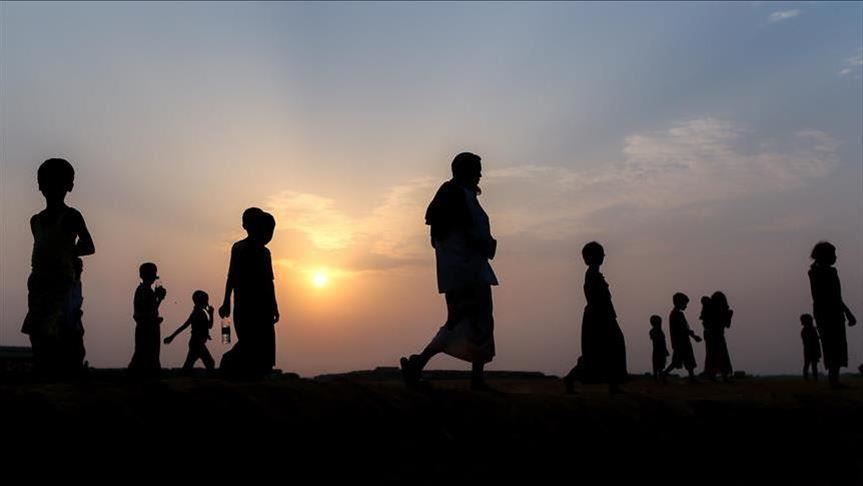 Rohingya fleeing to Bangladesh