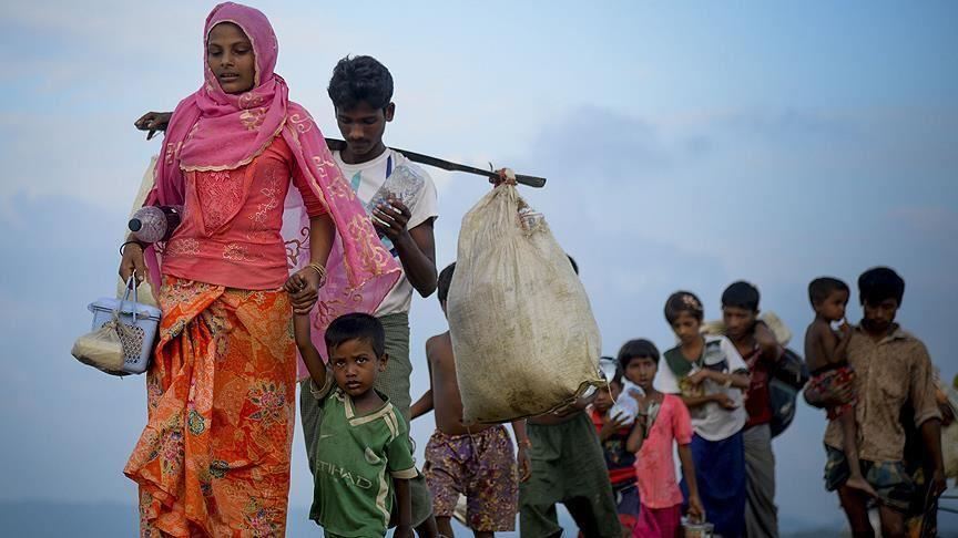 Rohingya fleeing to Bangladesh