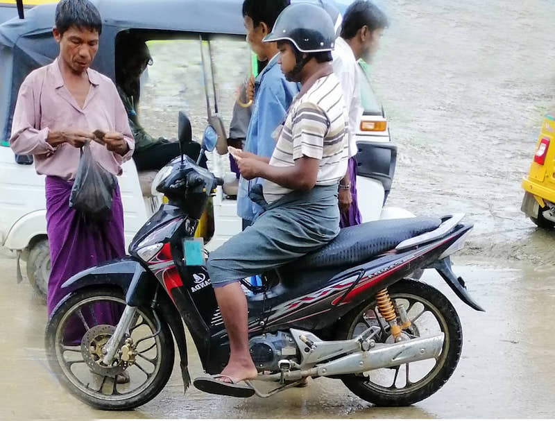 In Buthidaung only Rohingya need to pay parking fees