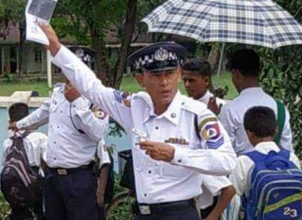 Traffic Police Than Shwe from Buthidaung
