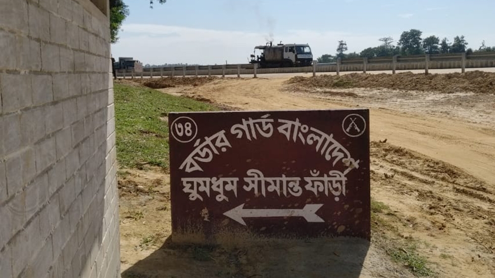 Ghumdhum border crossing from where the refugees were to be repatriated had a deserted air [Faisal Mahmud/Al Jazeera] 