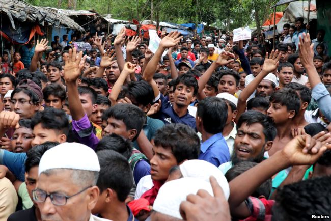 Rohingya refugees shout slogans as they take part in a protest at the Kutupalong refugee camp to mark the one-year anniversary of their exodus, in Cox's Bazar, Bangladesh, Aug. 25, 2018.