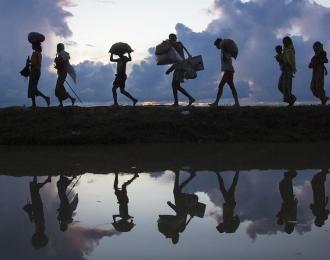 © UNHCR/Roger Arnold Rohingya refugees cross the border near a village in southern Bangladesh. (9 October 2017)